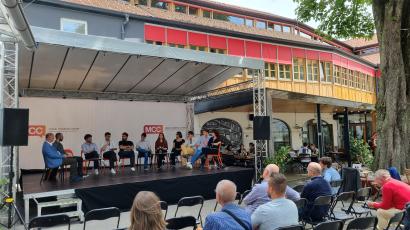 Debata je potekala v atriju Celjskega mladinskega centra (foto: Matija Terglav). 