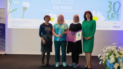(Od leve proti desni): mag. Branka Hrast Debeljak, generalna direktorica, Direktorat za srednje in višje šolstvo ter izobraževanje odraslih, Urška Gruden, koordinatorka projekta Modra fakulteta FF pri Centru za izobraževanje FF, doc. dr. Mojca Leskovec, vodja Centra za izobraževanje FF, dr. Nataša Potočnik, direktorica Andragoškega centra Republike Slovenije  (foto: Črt Piksi)