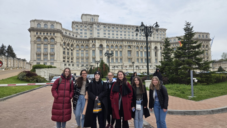 6.	Zala Lesjak, Zala Roguljič, Aleksandra Pevulja Oicean, Adriana Vrban, Klara Jamšek, Ana Pivk, Tjaša Jazbinšek, Ioana Jieanu - obisk Parlamenta